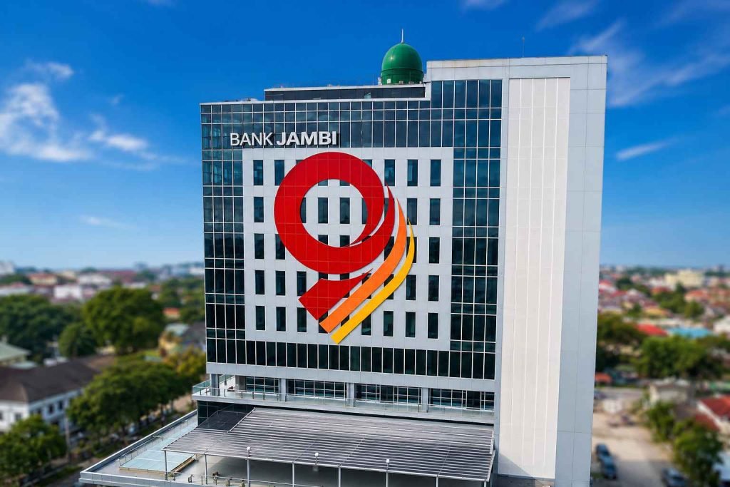 alt="Gedung kantor pusat Bank Jambi sebagai pusat operasional tata kelola keuangan daerah"