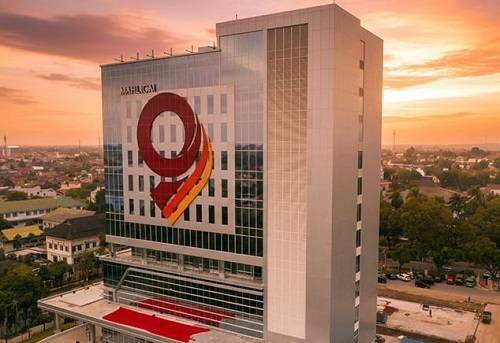 alt="Direktur Utama Bank Jambi Khairul Suhairi tersenyum memberikan keterangan pers terkait pemulihan sistem"