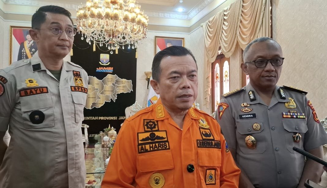 alt="Gubernur Jambi Al Haris berbicara dalam rapat virtual penanganan karhutla bersama Menkopolkam"