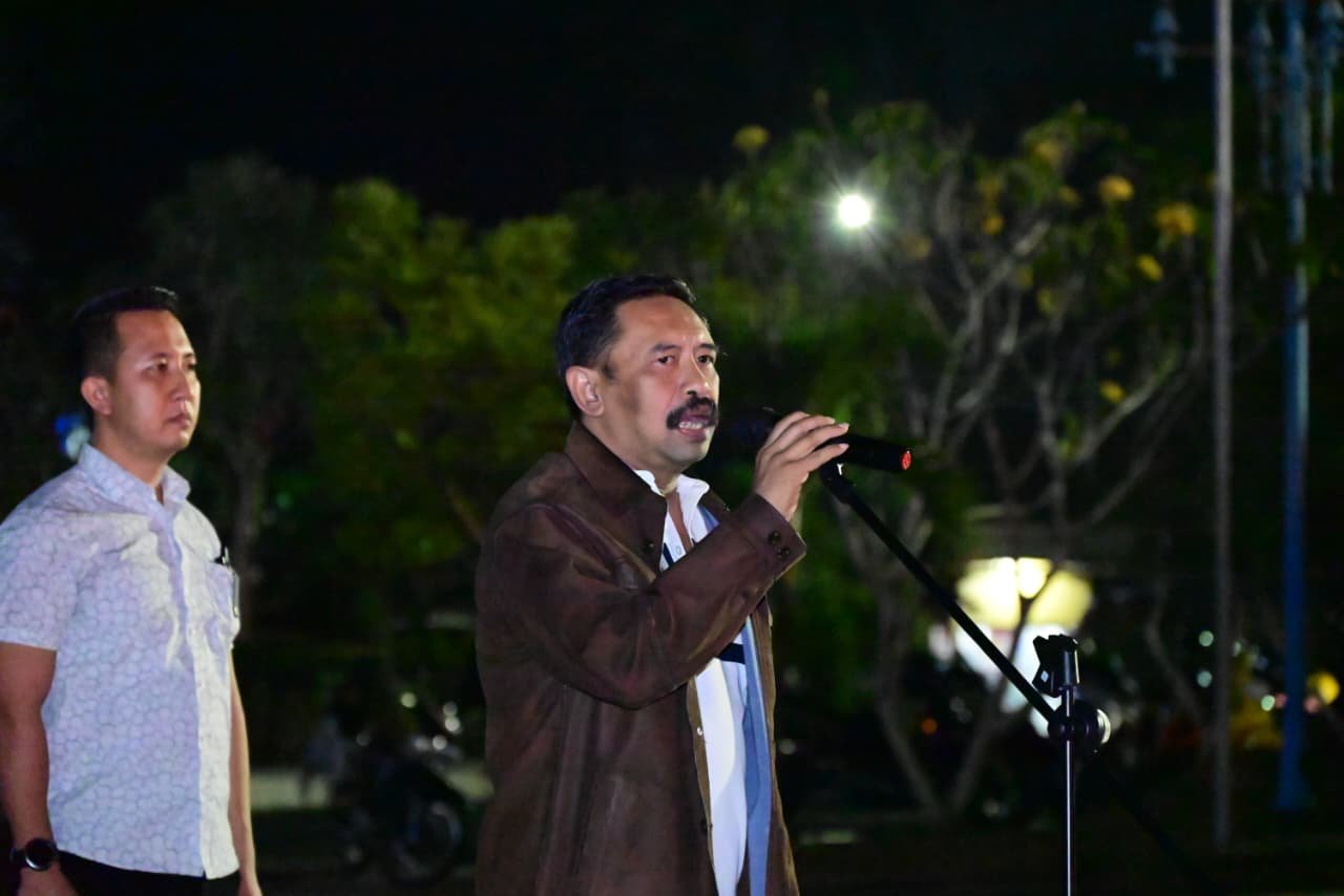 alt="Wakapolda Jambi Brigjen Pol K Yani Sudarto memberi arahan pada apel 250 personel pengamanan malam Minggu"