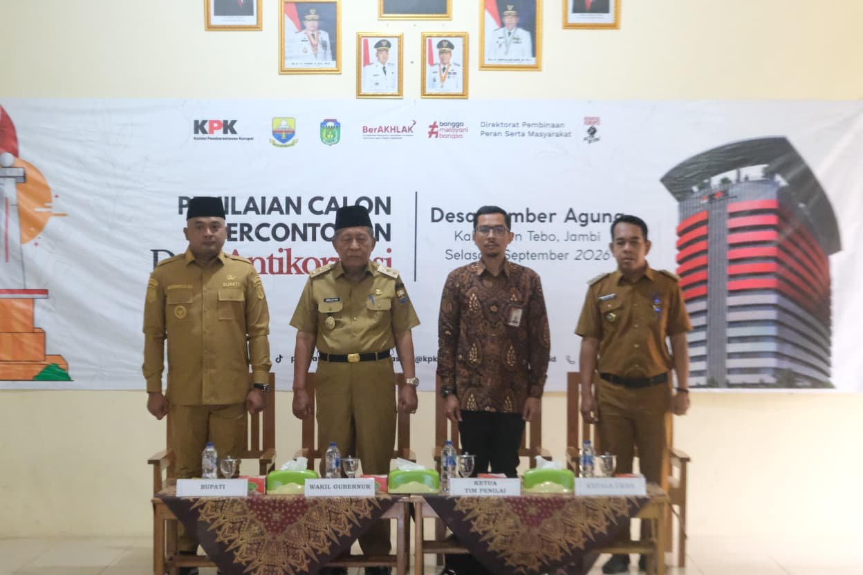 alt="Wagub Jambi Abdullah Sani memberikan sambutan di hadapan Tim Penilai KPK RI di Desa Sumber Agung Tebo"