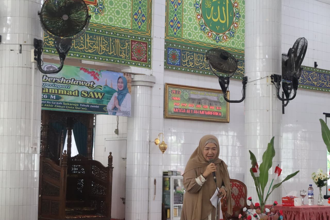 Hesti Haris menghadiri kegiatan Gerakan Jambi Bersholawat di Kota Jambi