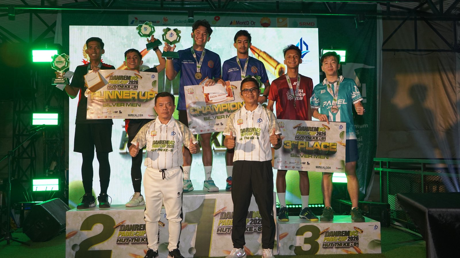 alt="Gubernur Jambi Al Haris memberikan sambutan saat menutup turnamen Danrem 042/Gapu Padel Cup 2026"