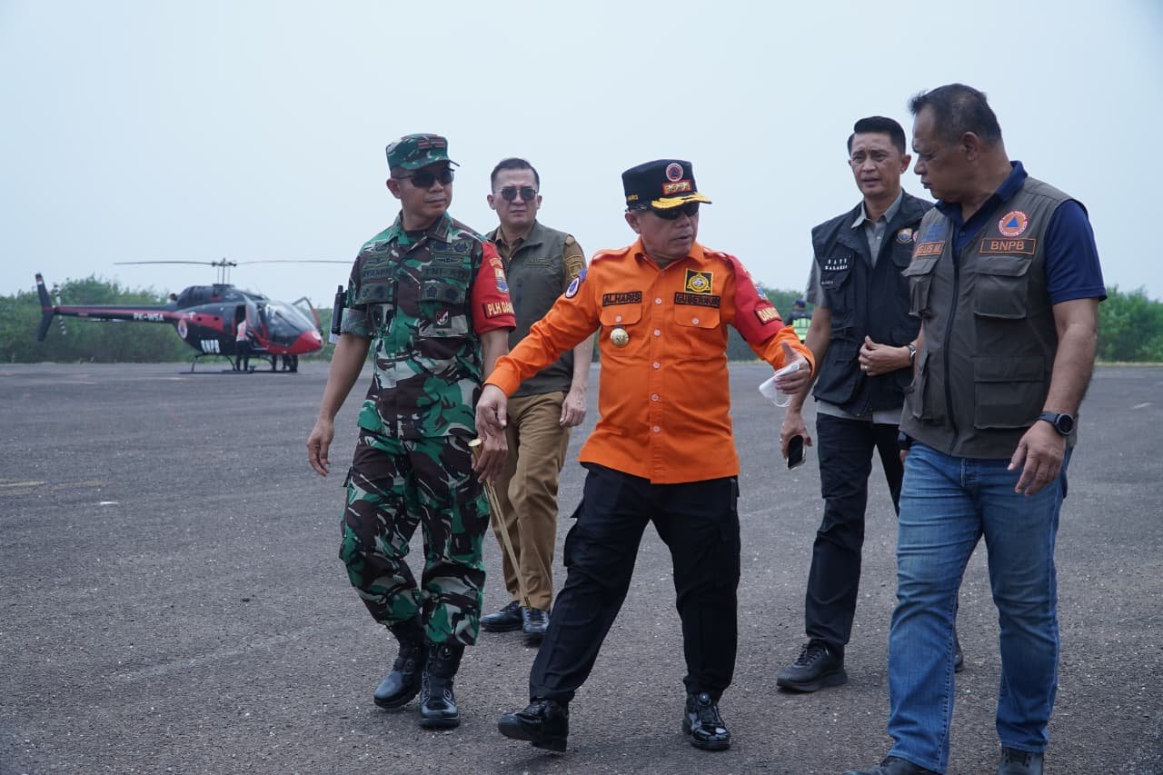 Al Haris dan Danrem 042 Gapu patroli udara pantau karhutla Tanjab Timur