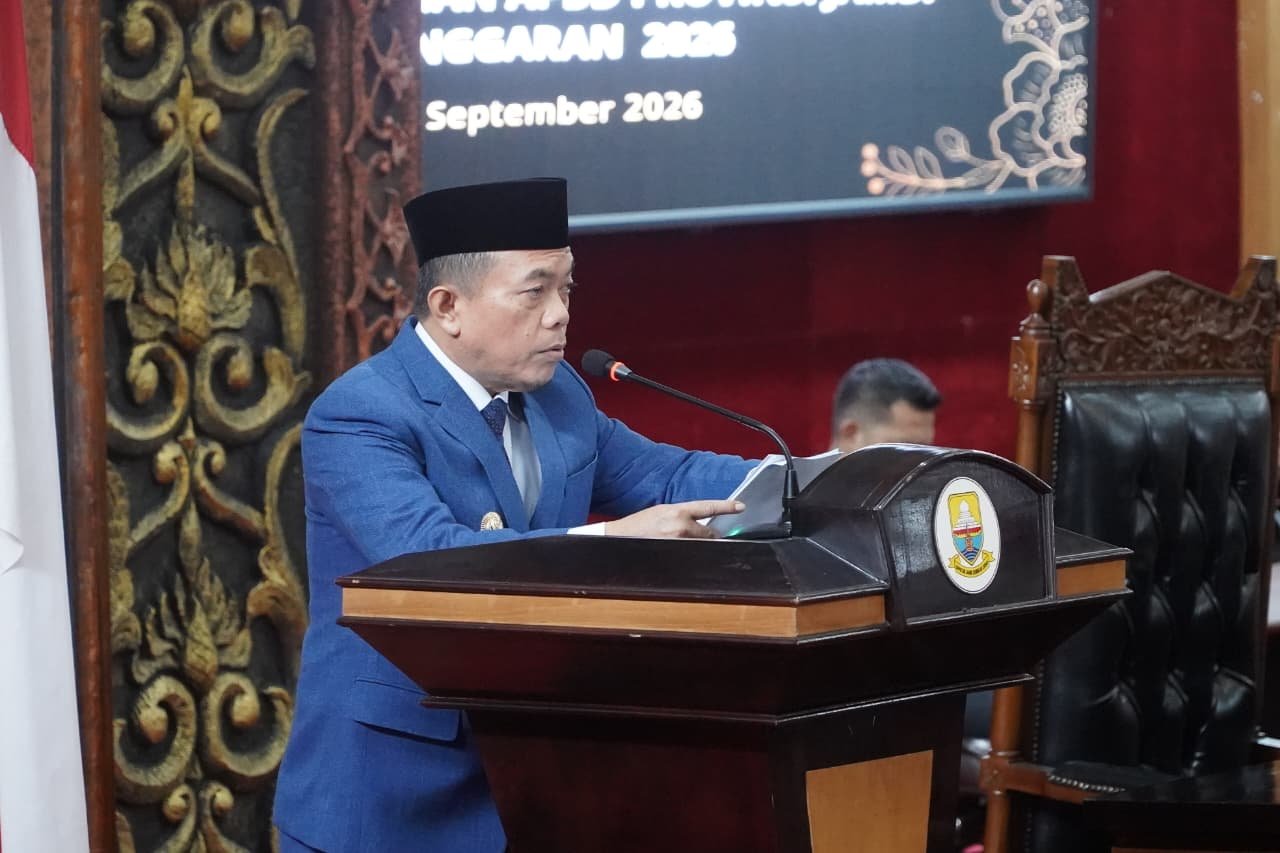 Gubernur Jambi Al Haris menyampaikan tanggapan pemerintah atas pandangan fraksi terhadap Perubahan APBD 2026