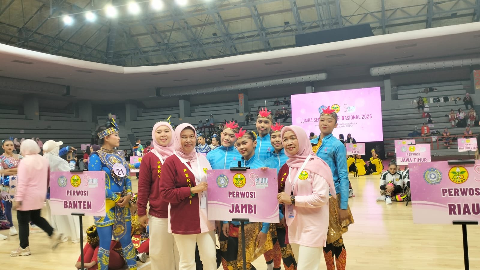 Tim PERWOSI Jambi meraih juara senam kreasi nasional 2026