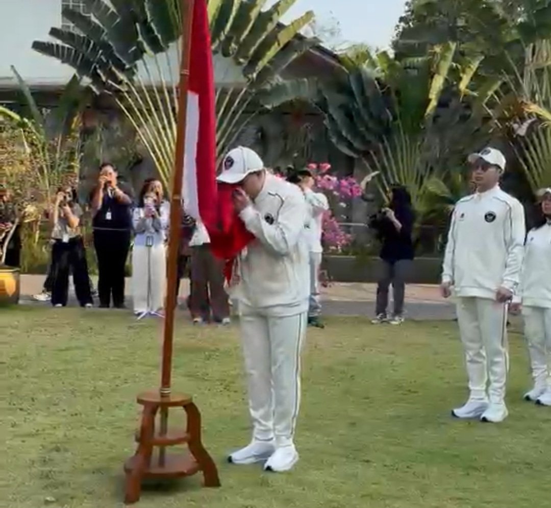 alt="Ketua Umum PB FORKI Hadi Tjahjanto melepas tim dan pelatih karate Indonesia untuk Asian Games"