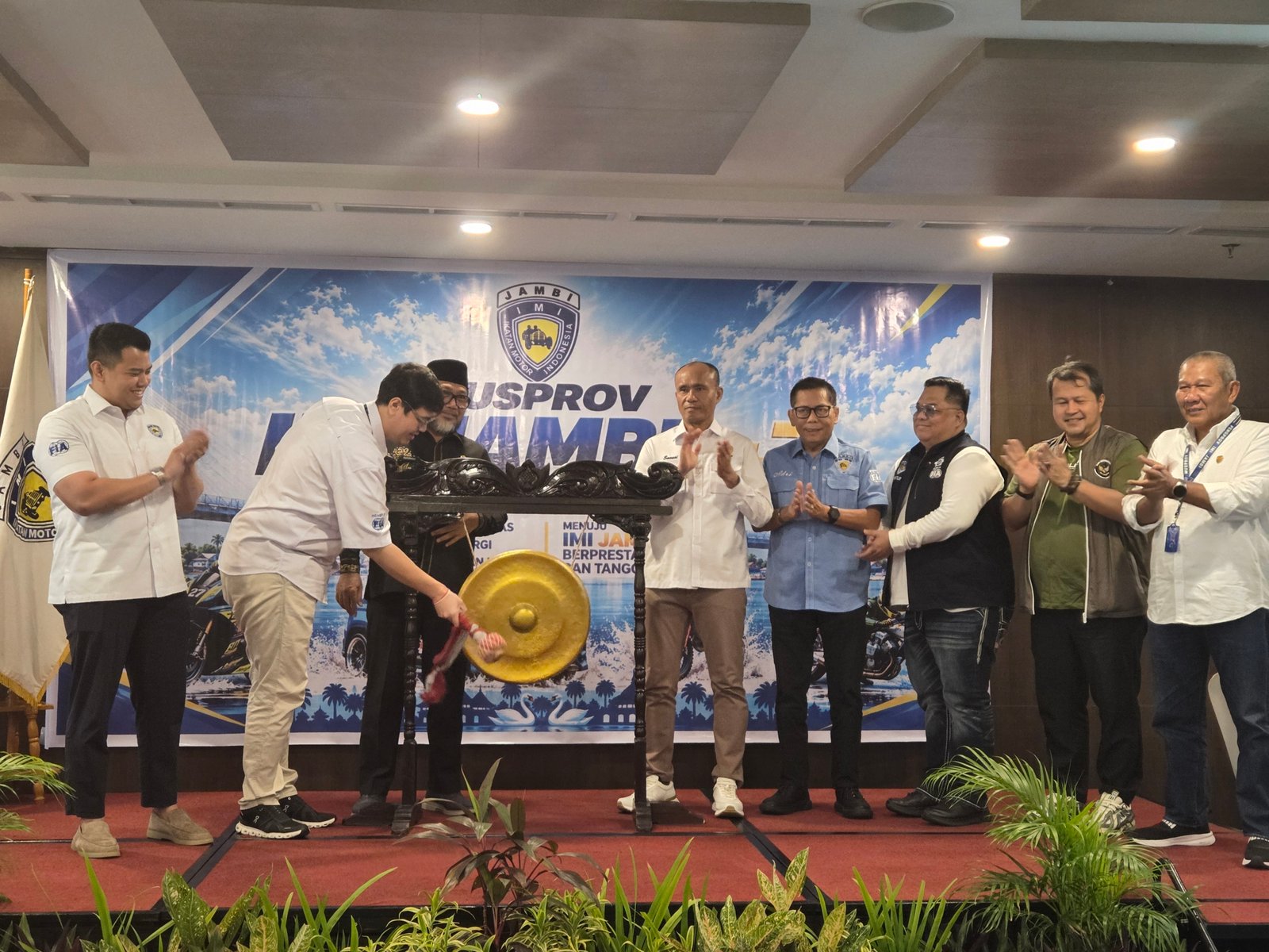 alt="Ketua Umum KONI Provinsi Jambi AKBP Mat Sanusi saat menghadiri pembukaan Musprov VII IMI Jambi di Hotel BW Luxury"