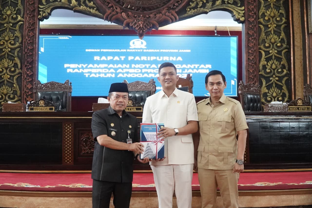 Gubernur Jambi Al Haris menyampaikan Nota Keuangan RAPBD 2027