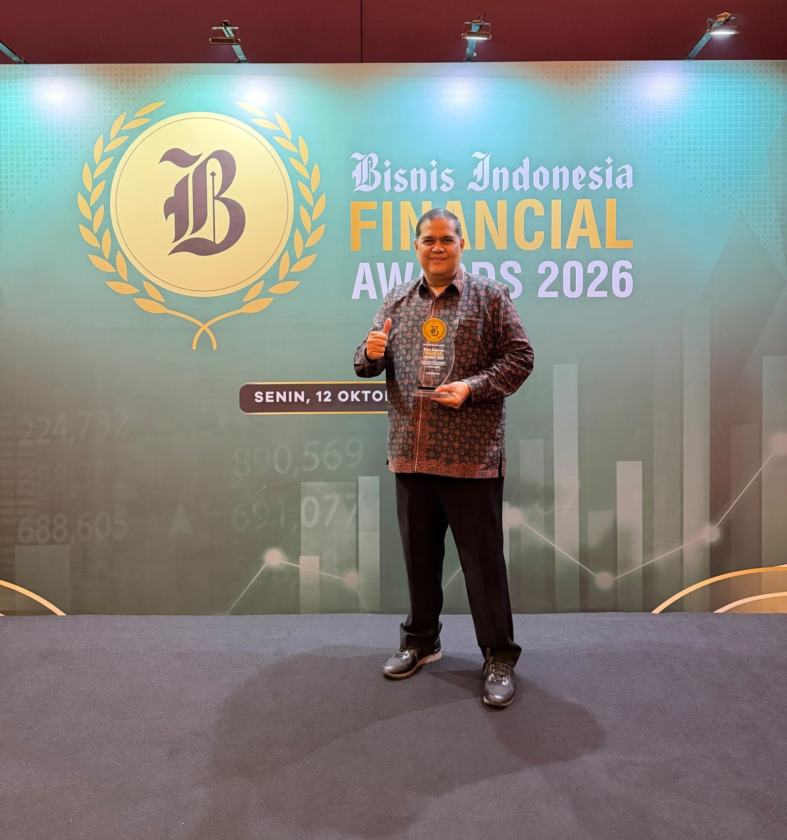 Bank Jambi meraih penghargaan Best Performance Bank BPD Sumatera–Kalimantan pada BIFA 2026.