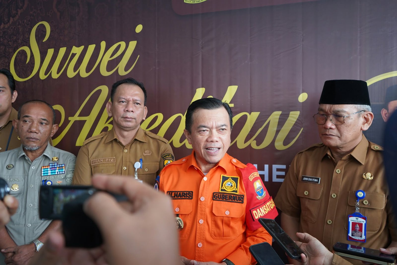 Gubernur Jambi Al Haris saat menghadiri penilaian akreditasi RSUD Raden Mattaher Jambi.