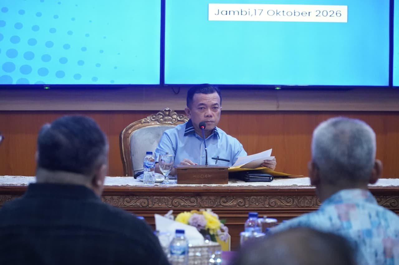Gubernur Jambi Al Haris memimpin rapat koordinasi persiapan Hakordia 2026 dan penyaluran bantuan bagi masyarakat terdampak karhutla.