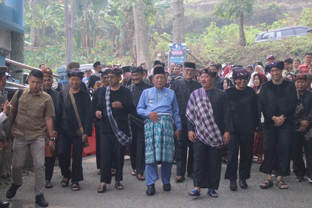Abdullah Sani membuka Festival Budaya Kerinci 2026 di Dermaga Danau Kerinci