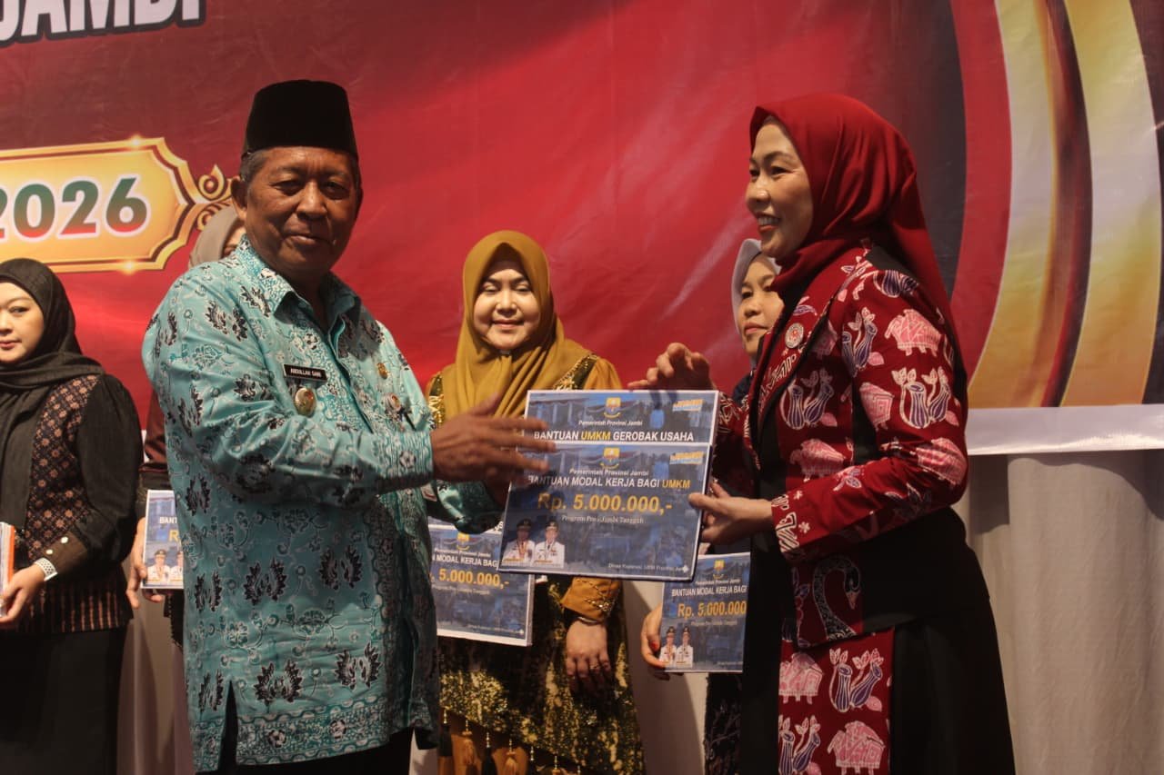 Wakil Gubernur Abdullah Sani dan Ketua Dekranasda Hesnidar Haris dalam Rakerda Dekranasda Provinsi Jambi 2026