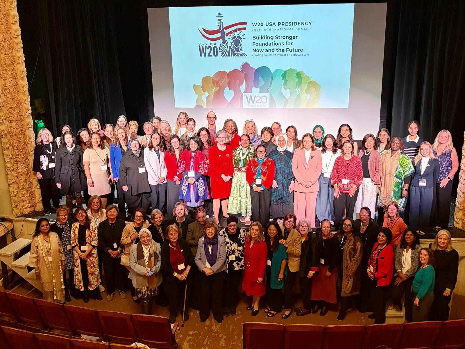 Perwakilan XLSMART berbagi pengalaman program pemberdayaan perempuan melalui Sisternet dalam forum W20 USA International Summit 2026.